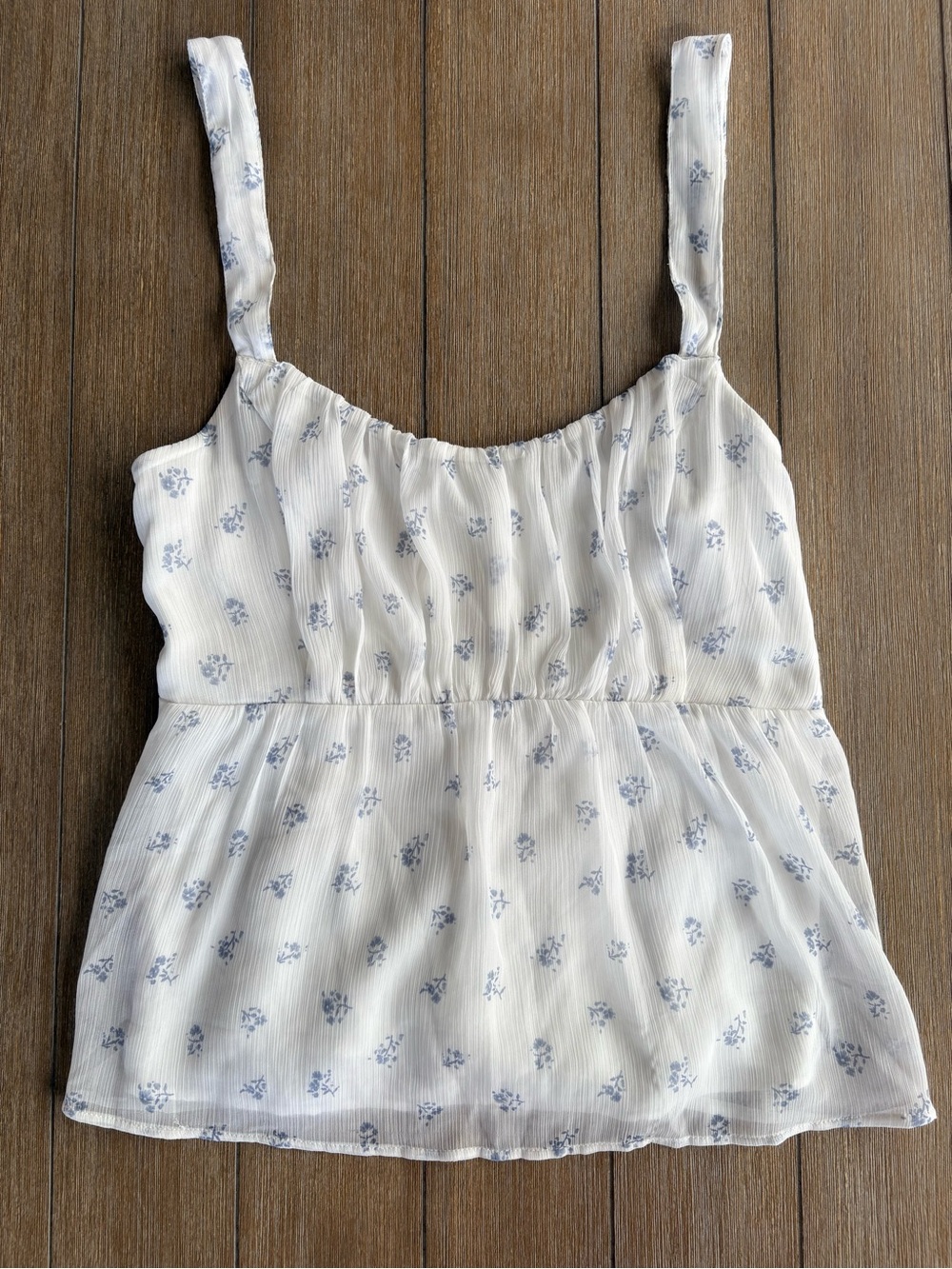 🌸Abercrombie & Fitch White Camisole with Light Blue Floral Print🌸